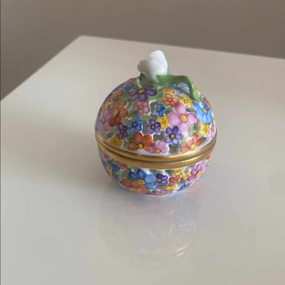 Vintage Herend Hungary hand painted tricket box